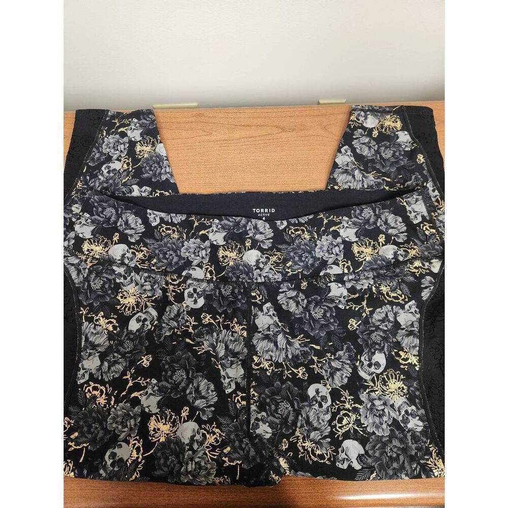 Torrid Lace Inset Legging Floral Skull Black 4. 42 waist, 25 inseam, 13 rise a - Picture 3 of 9